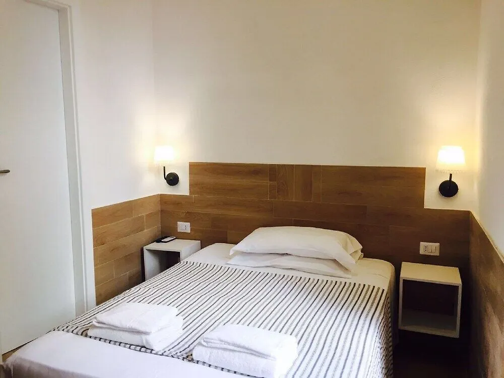 Ideal City Walk Neapol 3*,