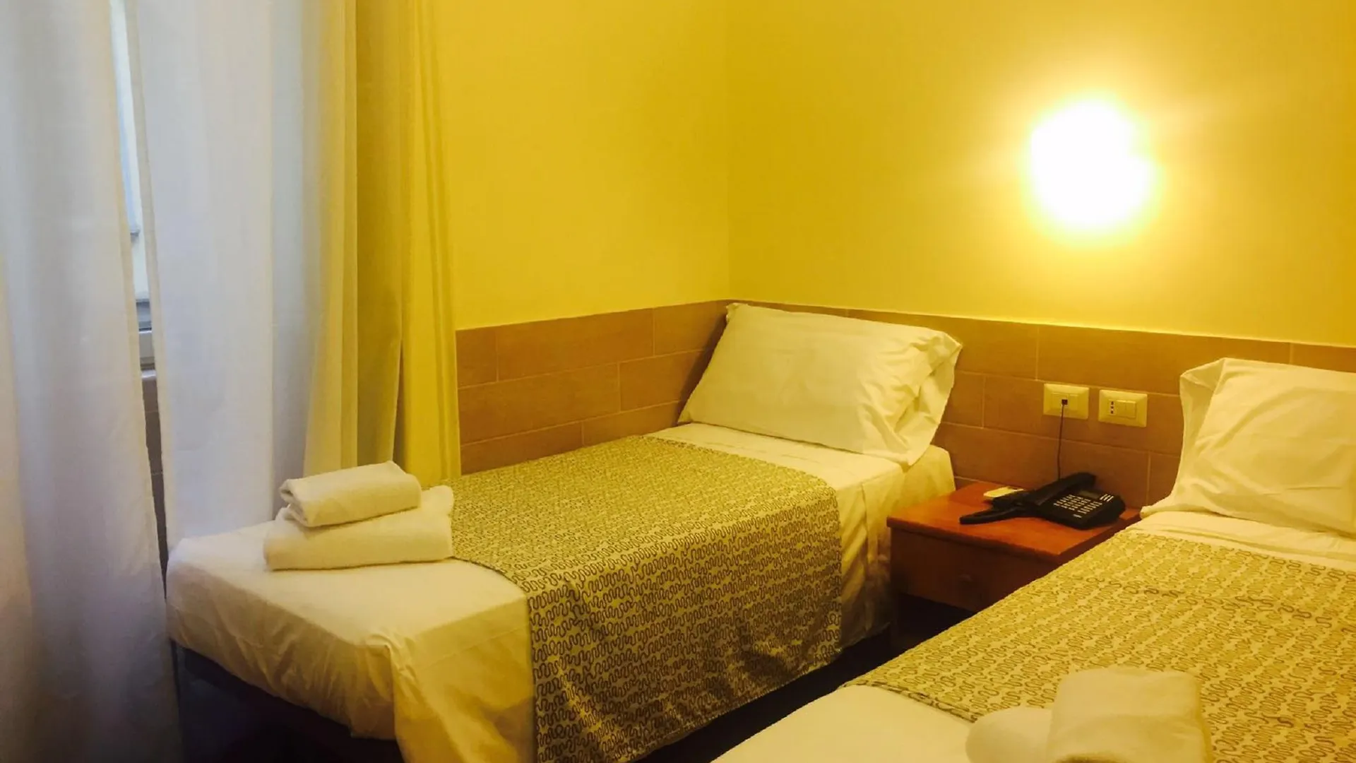 Ideal City Walk Naples Hotel