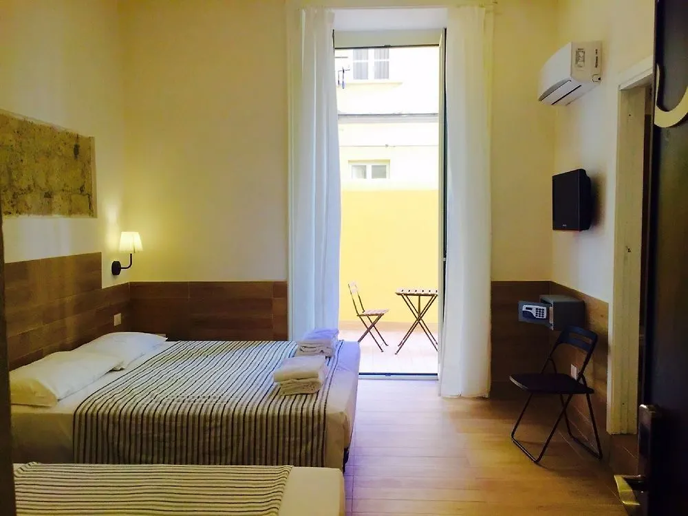 Ideal City Walk Naples Hotel